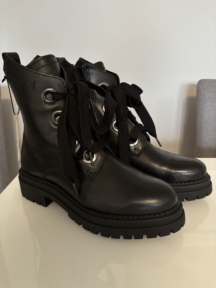 Czarne skórzane buty