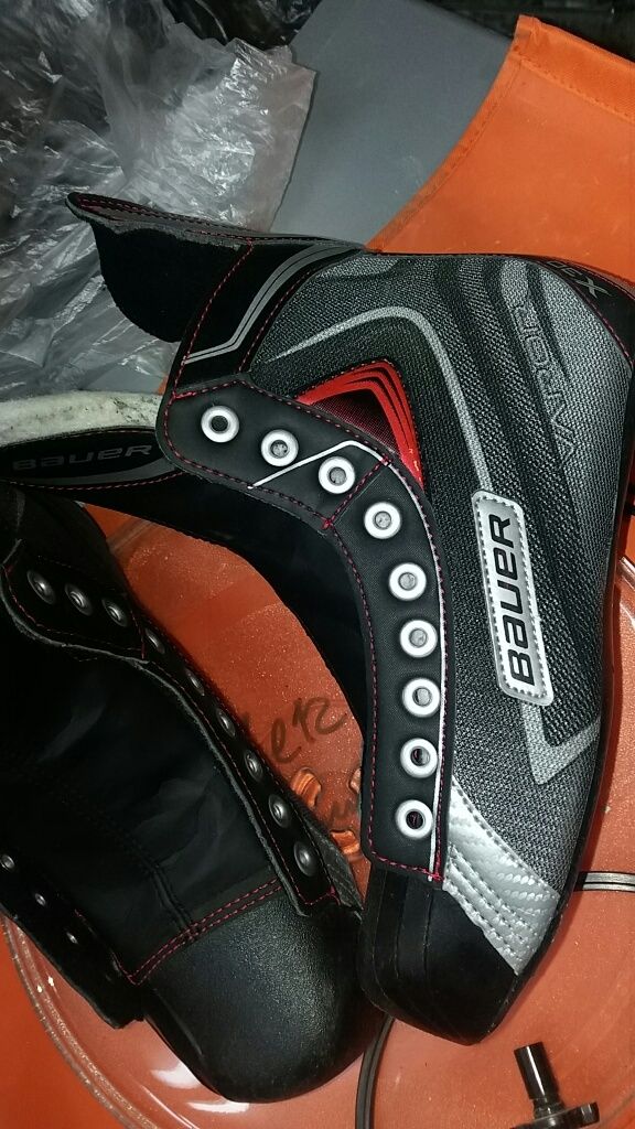 Bauer Vapor  X30  rozm. 42 Sr hokejowe.