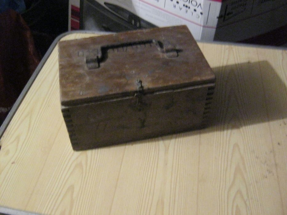 pudełko wojskowe na amonicję antyk