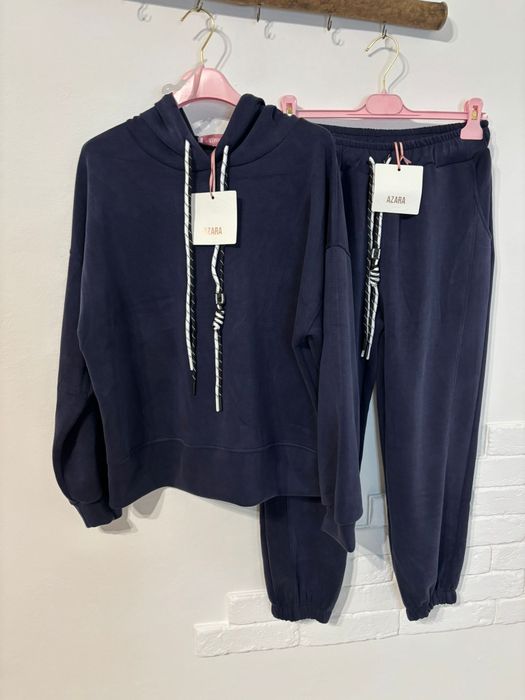 Komplet dresowy AZARA „masełko” – granatowy, uniwersalny
