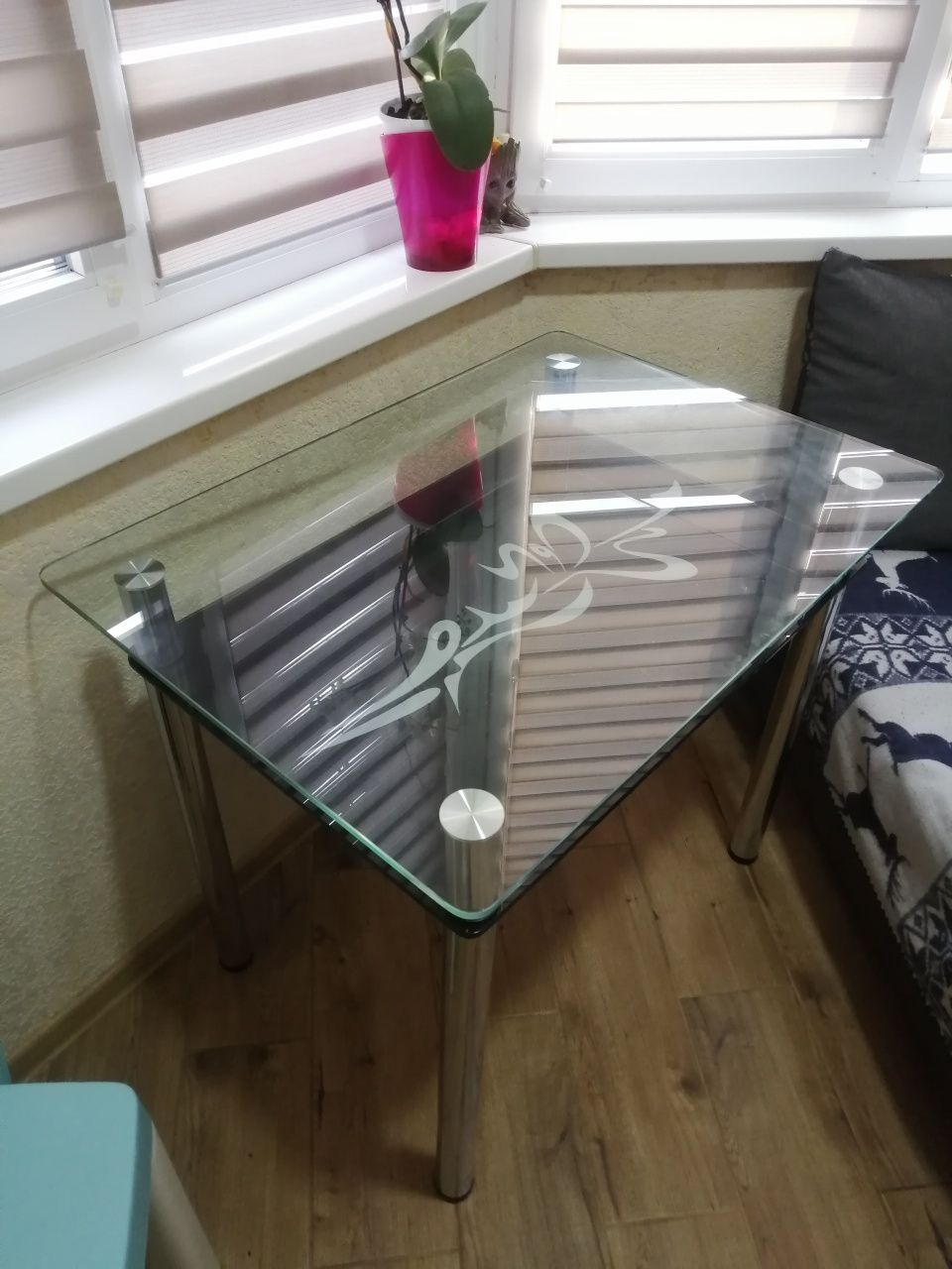 Стіл скляний на кухню (д90*ш63,8*в77)
