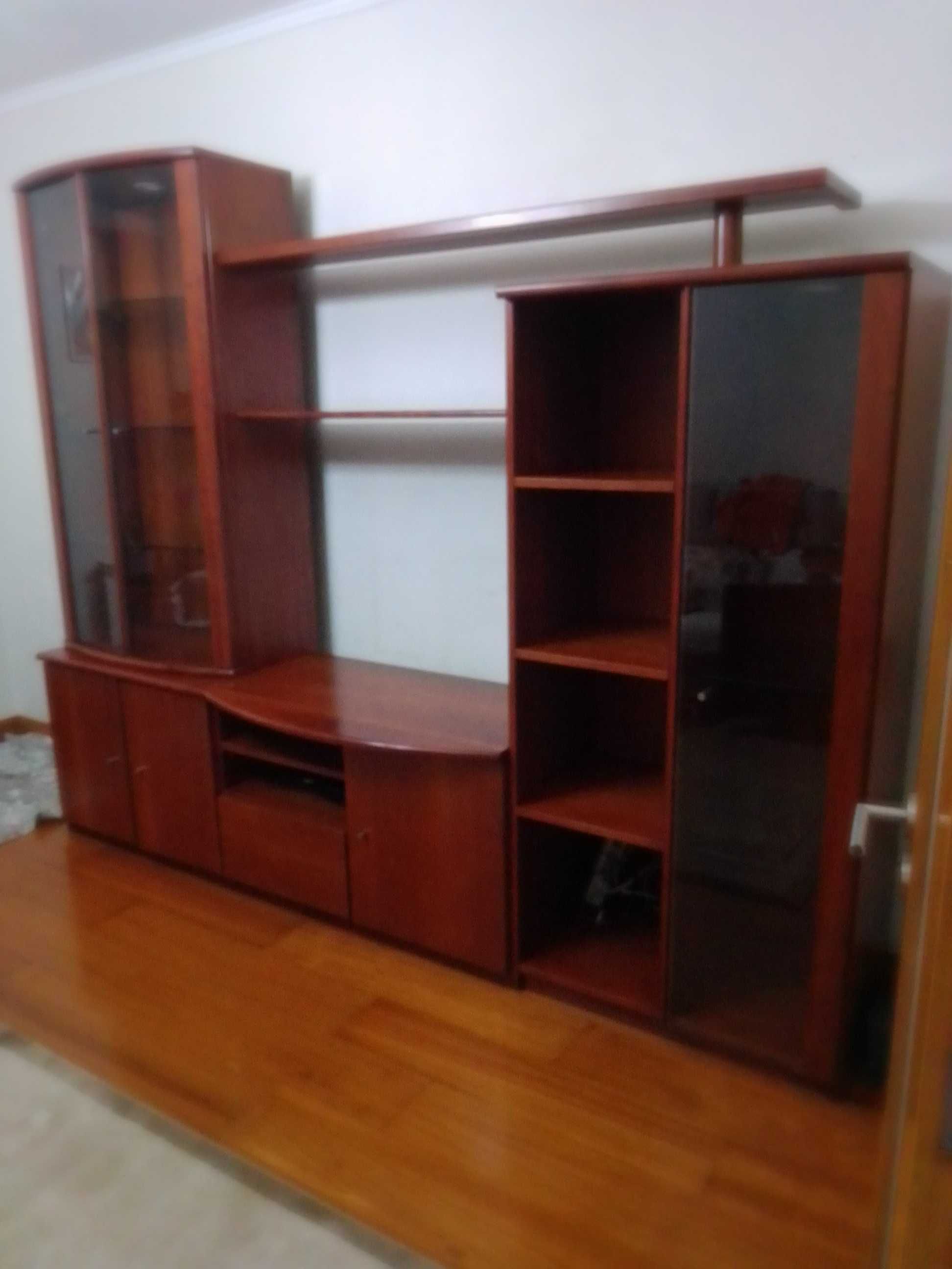 movél de sala em cerejeira e mesinha de centro