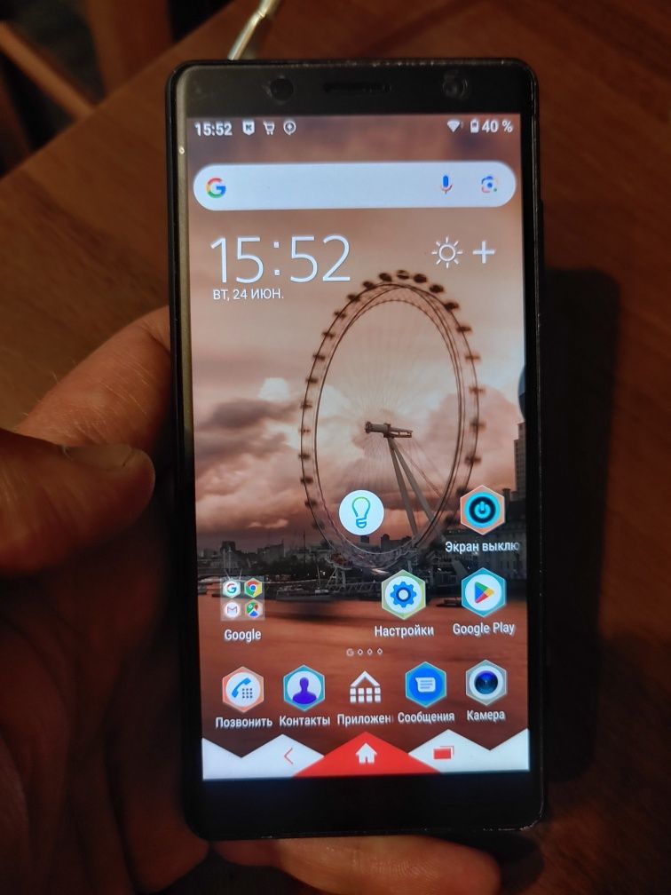 Sony Xperia XZ2 Compact 
Экран:5 ", 2160x1080 (18:9),