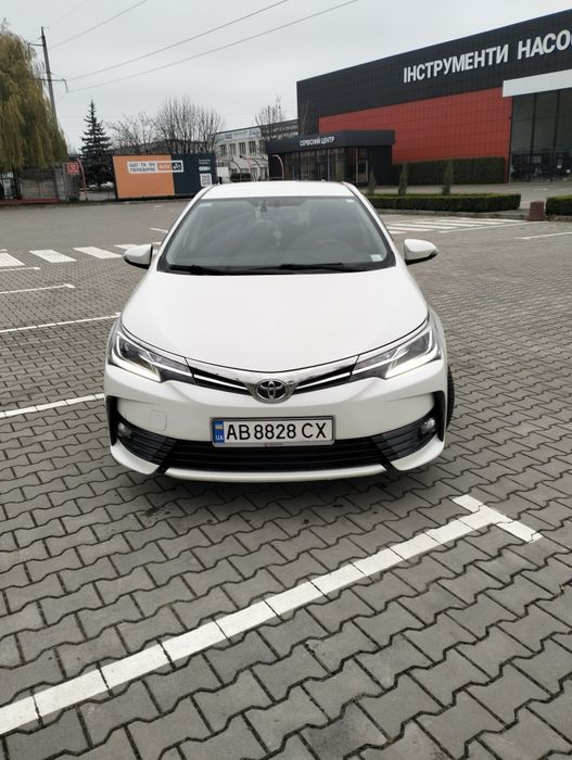 Тойота Корола 2017року