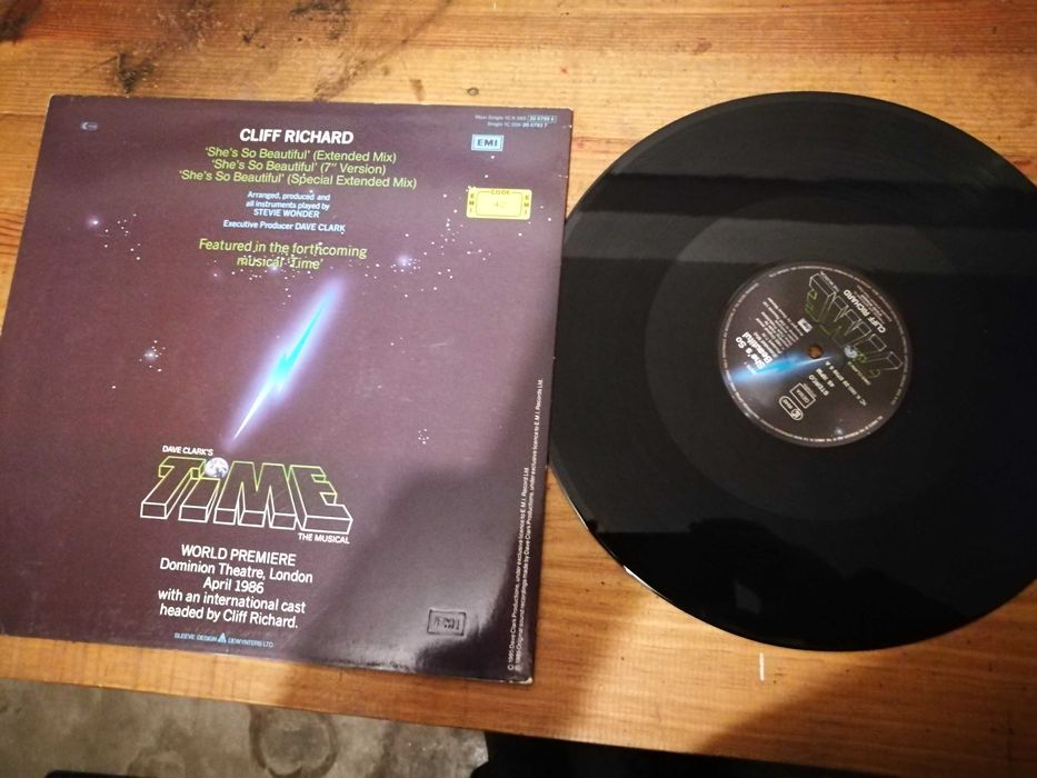 CLIFF   RICHARD - She’s So Beautiful MAXI