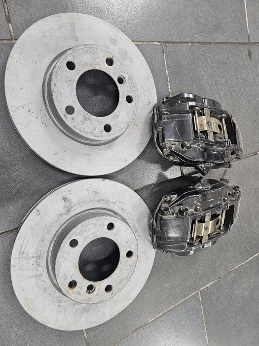 Продам чотирьохпоршневі супорта Brembo, з BMW е38