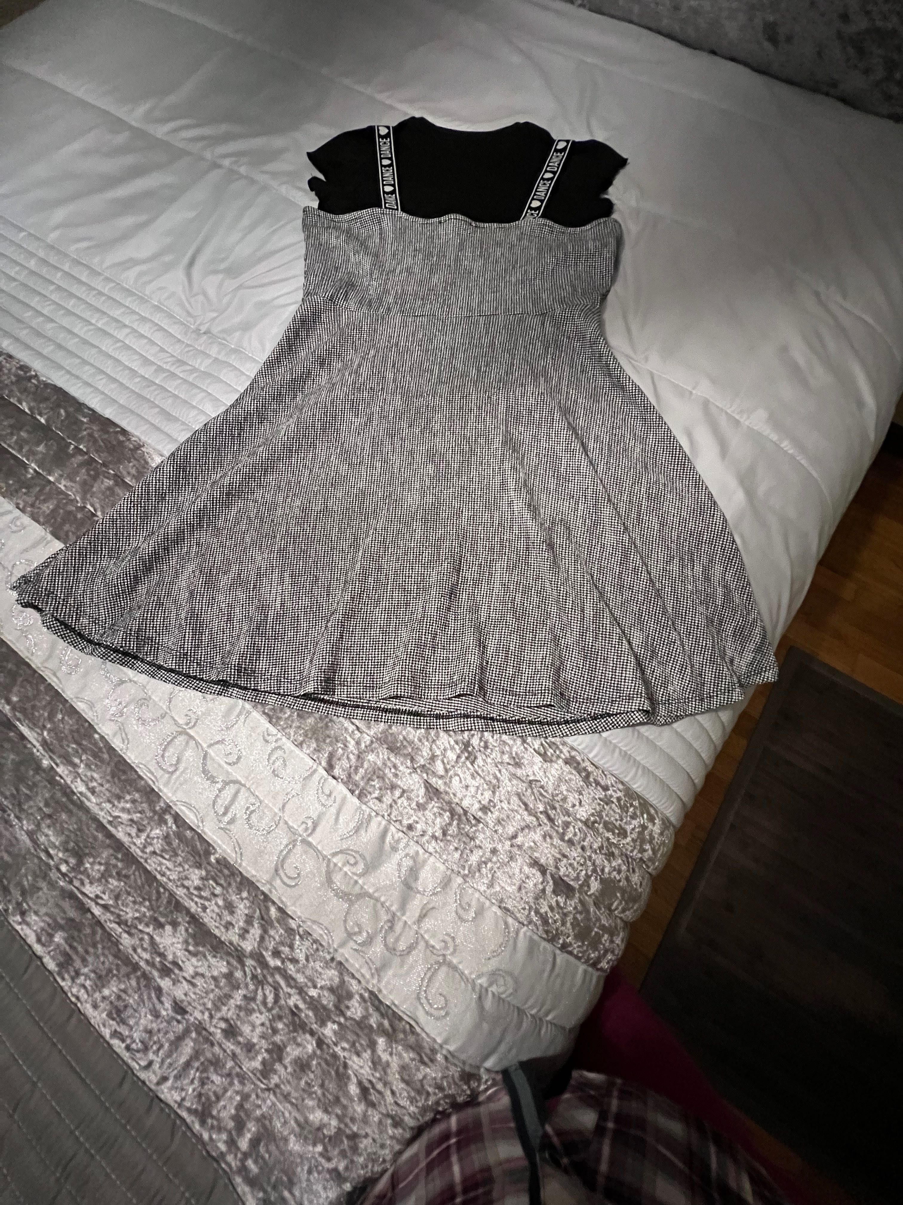 Vestido de alças + t-shirt para menina adolescente