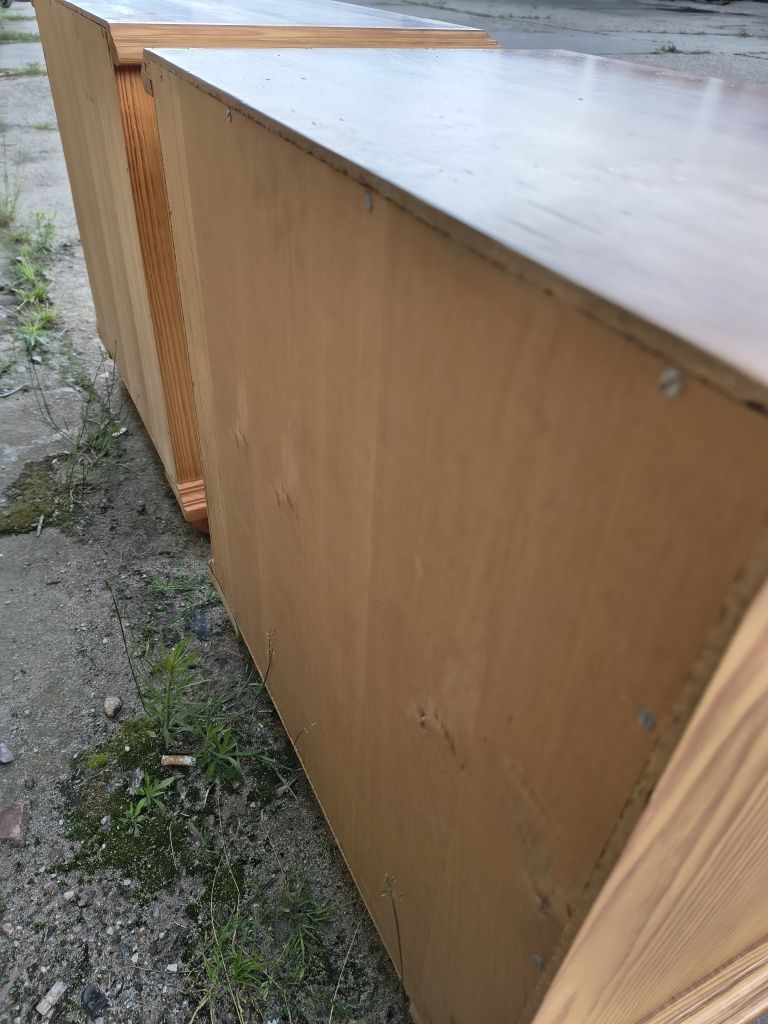 Komplet 2 szafek nocnych z litego drewna sosnowego – klasyczny styl