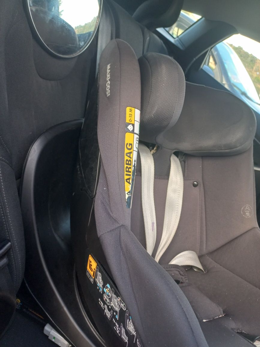 Carrinho de bebé e cadeira de bebé para o automóvel