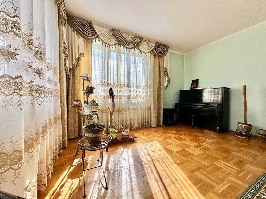 Продаж частини будинку з ділянкою у м.Дрогобич (вул. Довбуша)