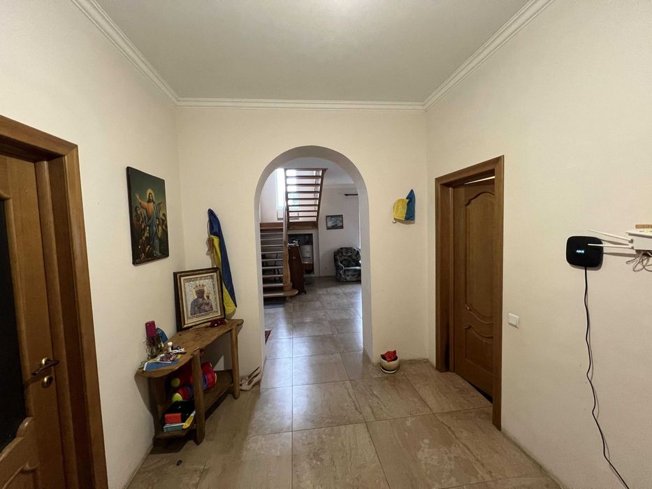 Продаж двоповерхового будинку вул. Надпільна