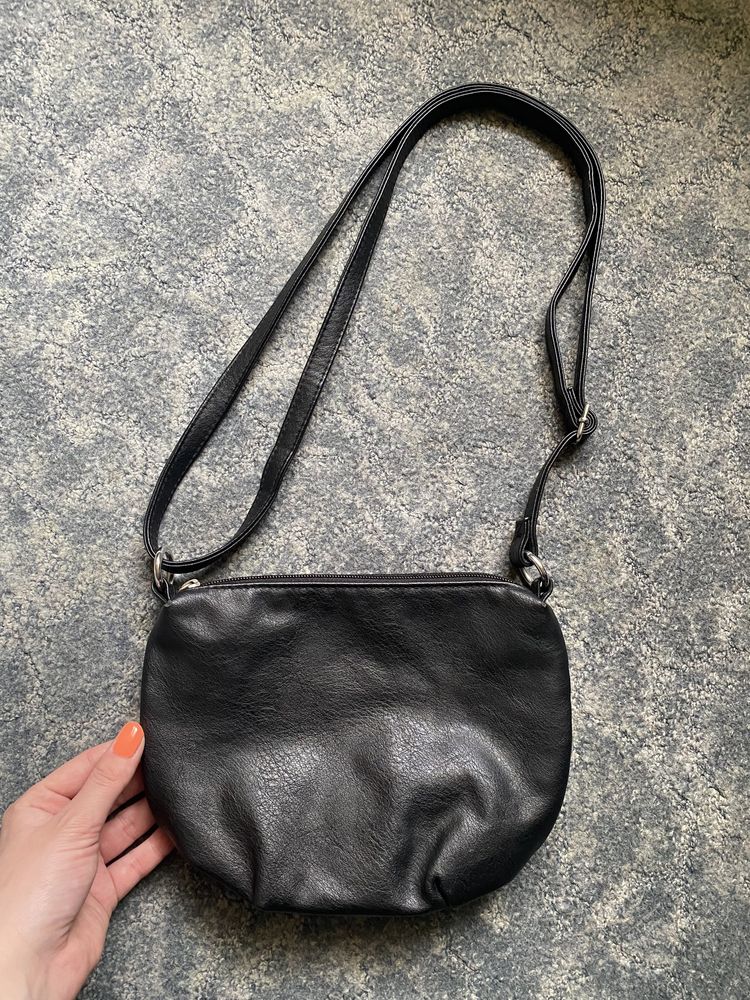 Mała pojemna torebka na ramię klasyczna czarna H&M