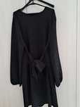Elegancka czarna sukienka plus size