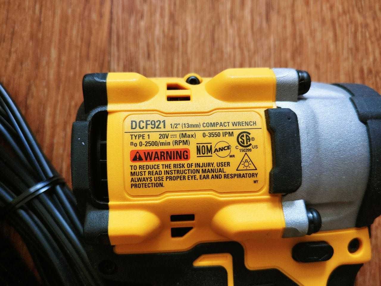 Аккумуляторный гайковерт Dewalt DCF921 4 Ач 20V