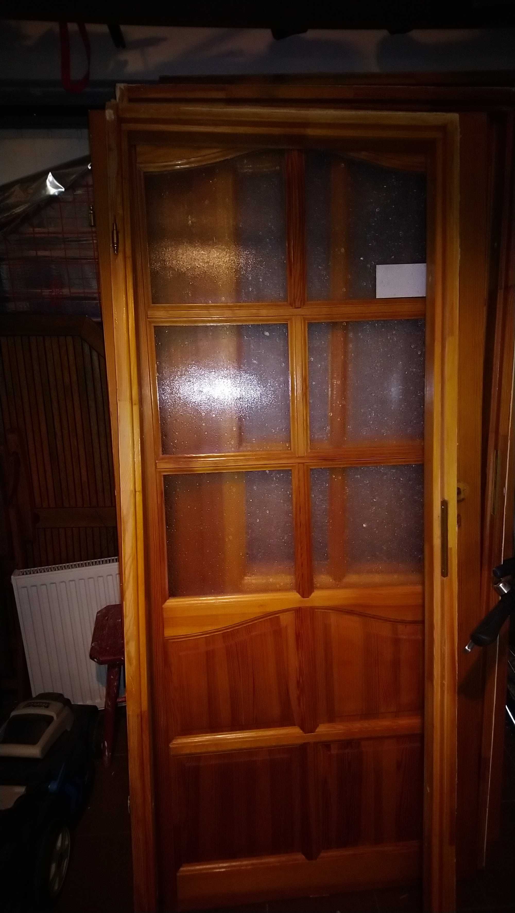Drzwi drewniane z ościeżnicą z demontażu