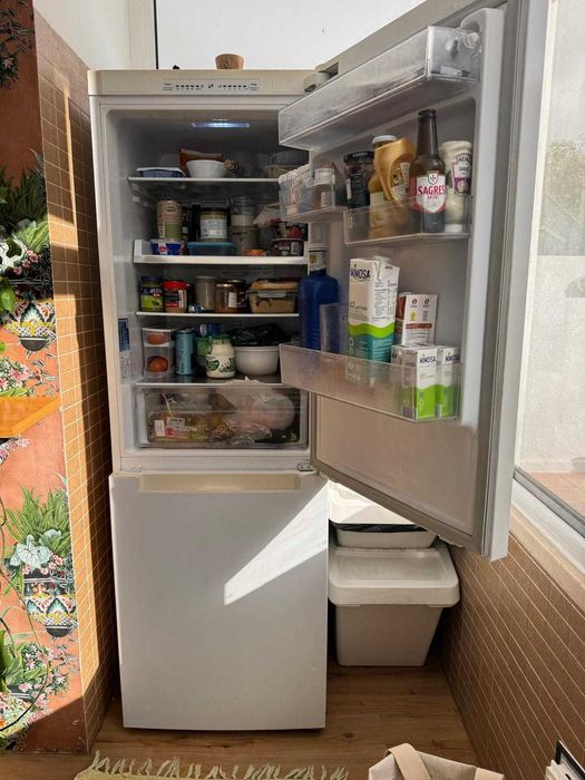 Frigorífico SAMSUNG a funcionar impecavelmente