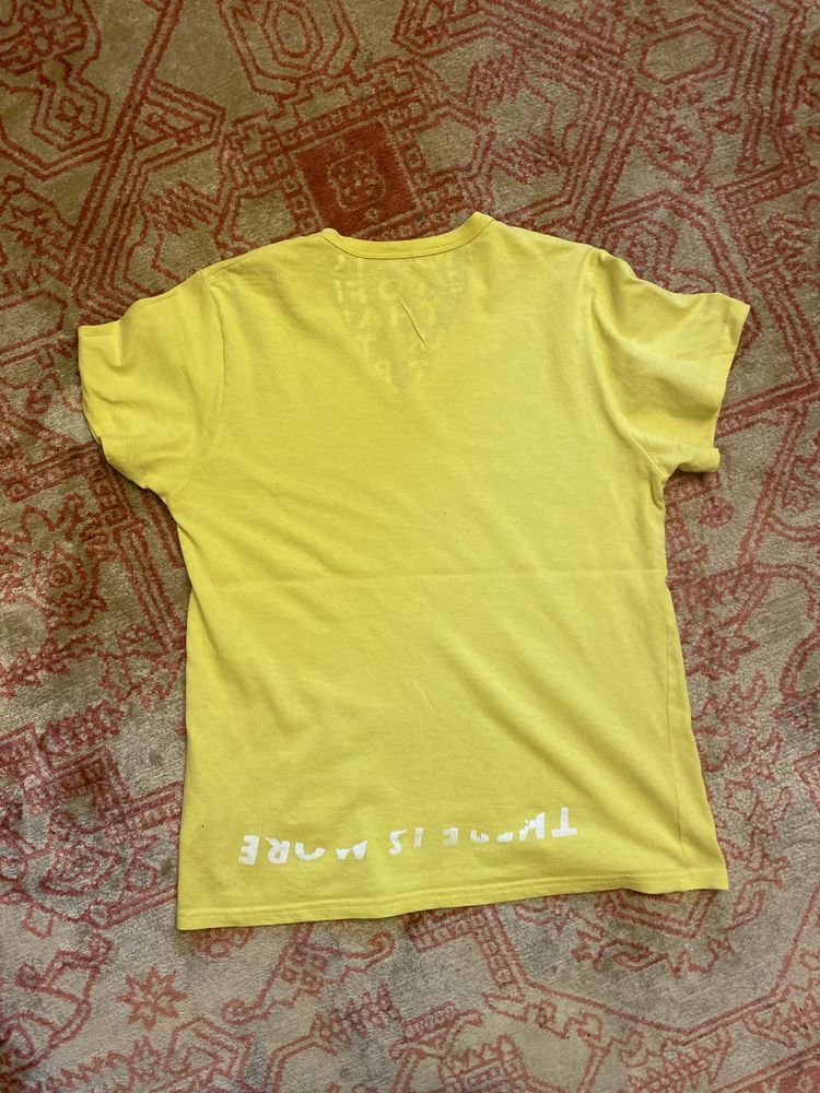 Żółty bawełniany t-shirt w serek charity print Maison Margiela
