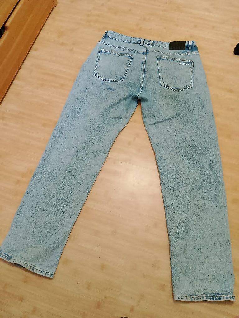 Широкі класичні джинси
