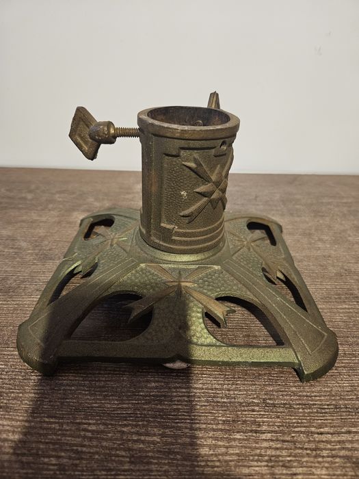 Stary stojak pod choinkę