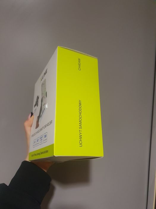 Uchwyt na telefon do auta.