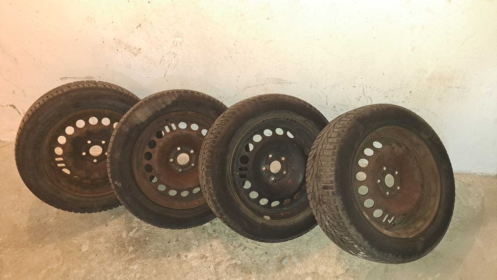 Felgi stalowe 16 cali z oponami, 5x105 et39