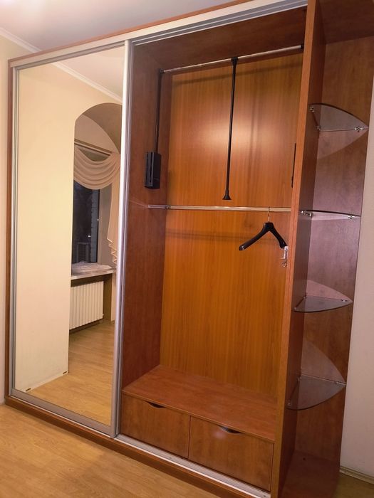 Продам шафу-купе в новому стані