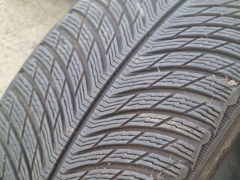 Opony zimowe Micheli Pilot Alpine 5 rozmiar 255 / 40 / R19 stan BDB 6m