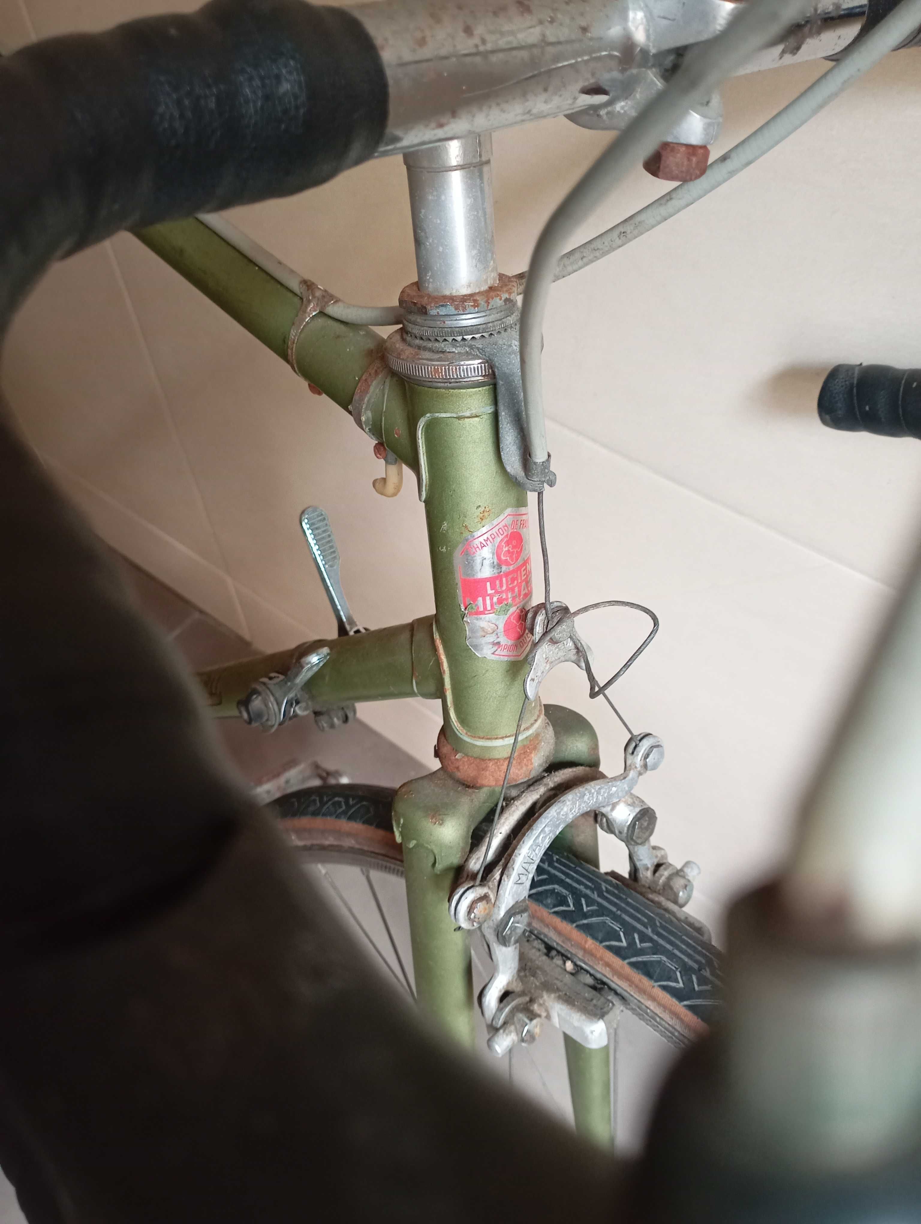 Bicicleta de estrada para restauro