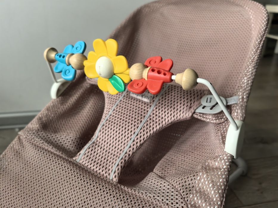 BabyBjörn Pałąk do bujaczka z zabawkami Flying Friends zabawka bujaka