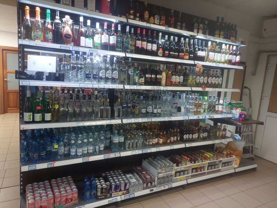 Wyposażenie  sklepu regały