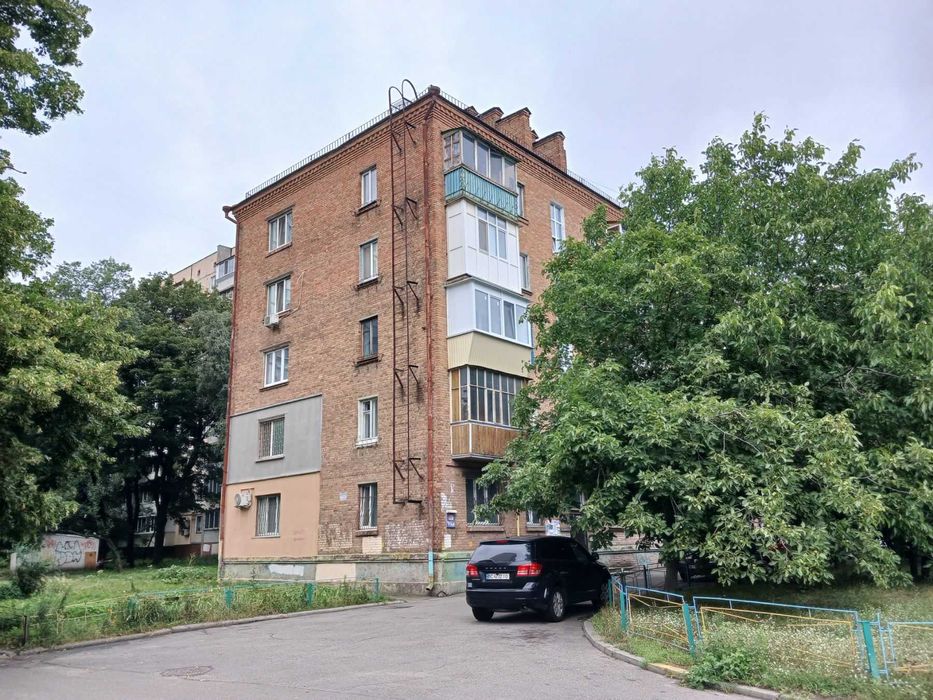 Продам 2-комнатную квартиру ул Автозаводская 9-а метро Оболонь Минская