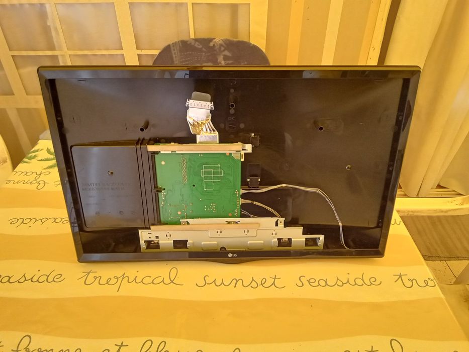 Vários componentes para televisores LG