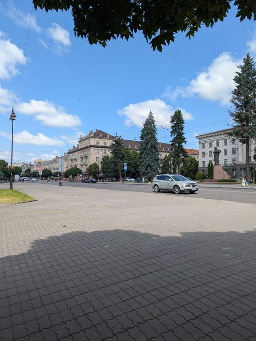 Продається ЕКСКЛЮЗИВНА 3кімнатна СТАЛІНКА в самому центрі міста