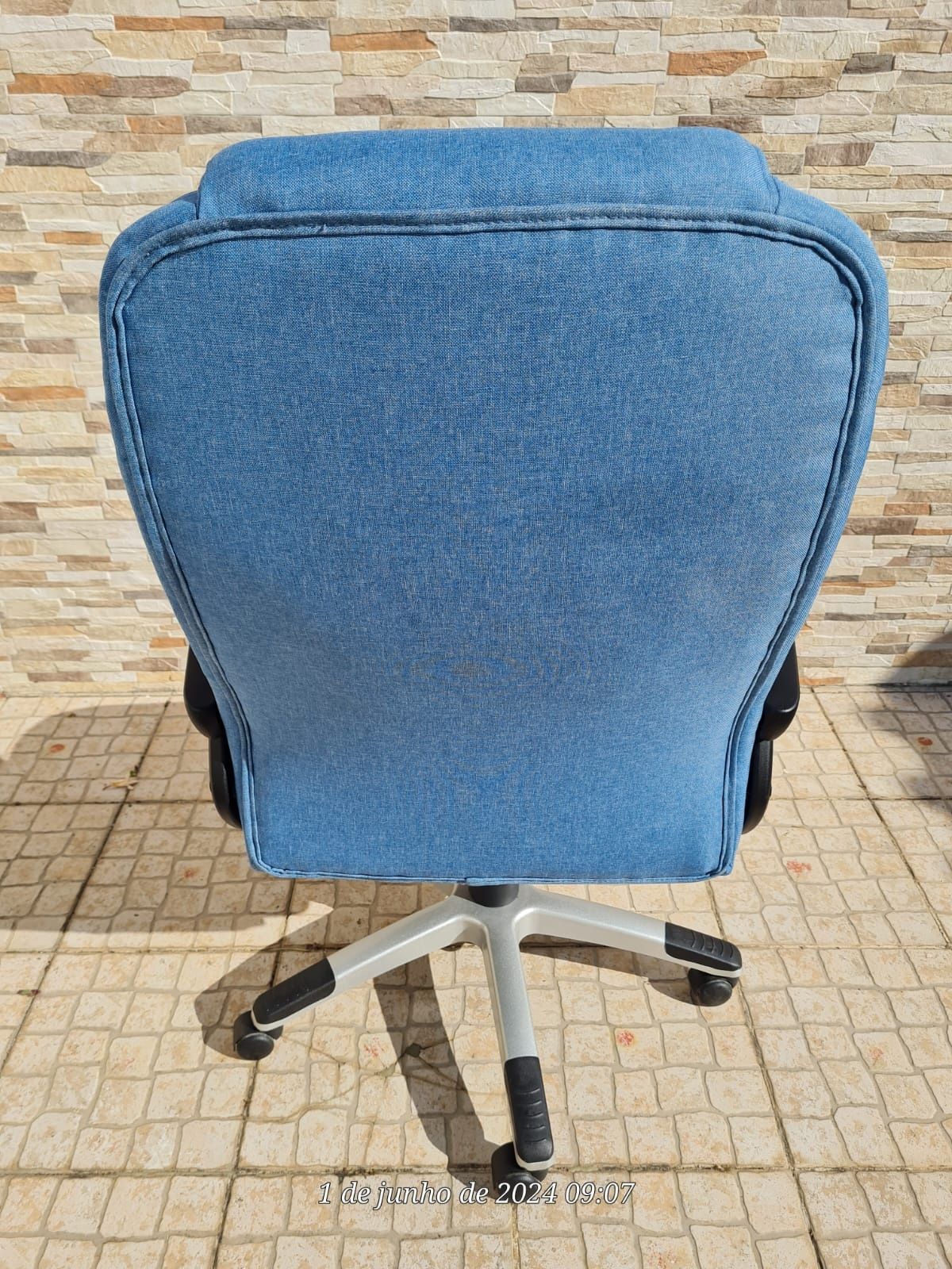 Vende cadeira de escritório azul