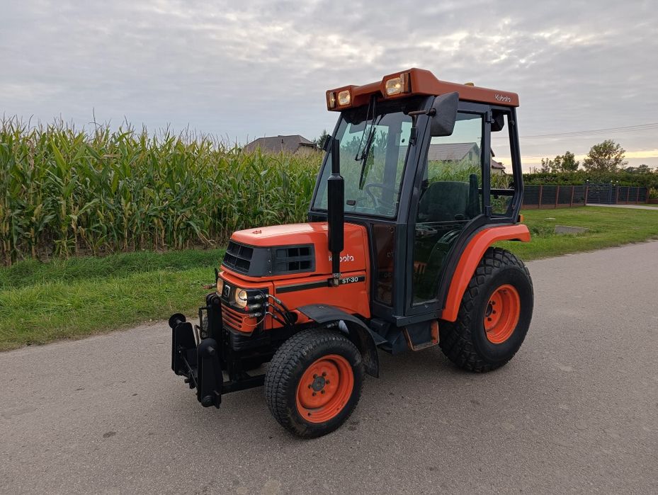 Kubota st-30 4x4 brutto 30 km mini traktorek komunalny ogrodniczy