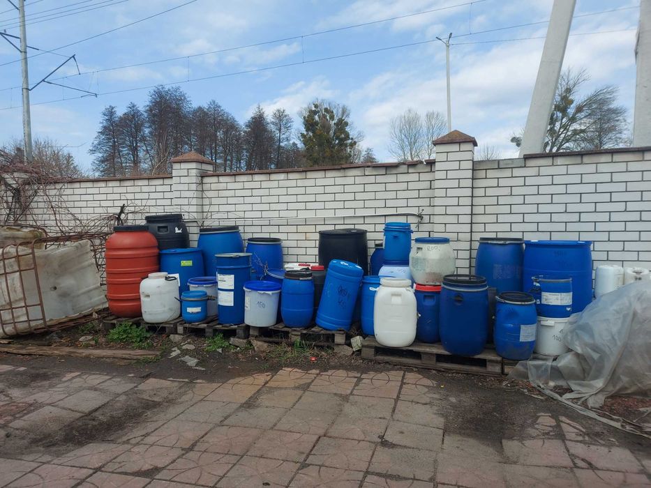 Каністри пластикові б.у