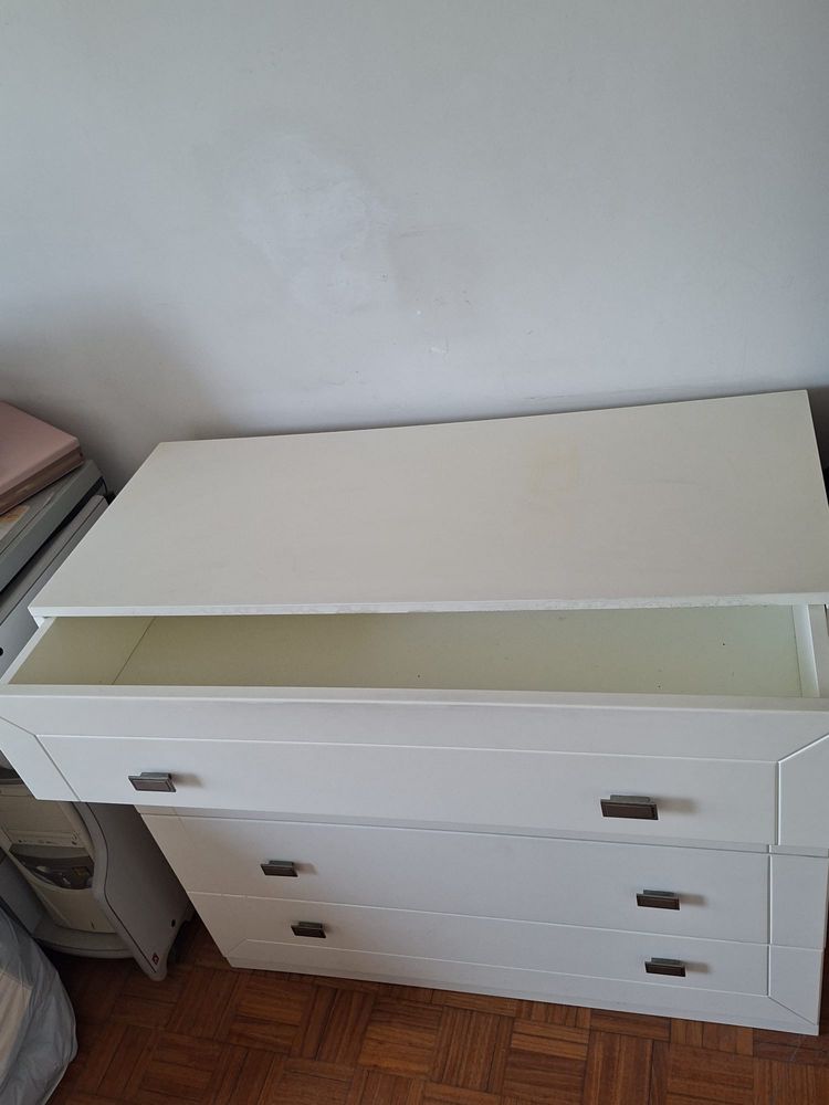 Comoda branco com 4 gavetas