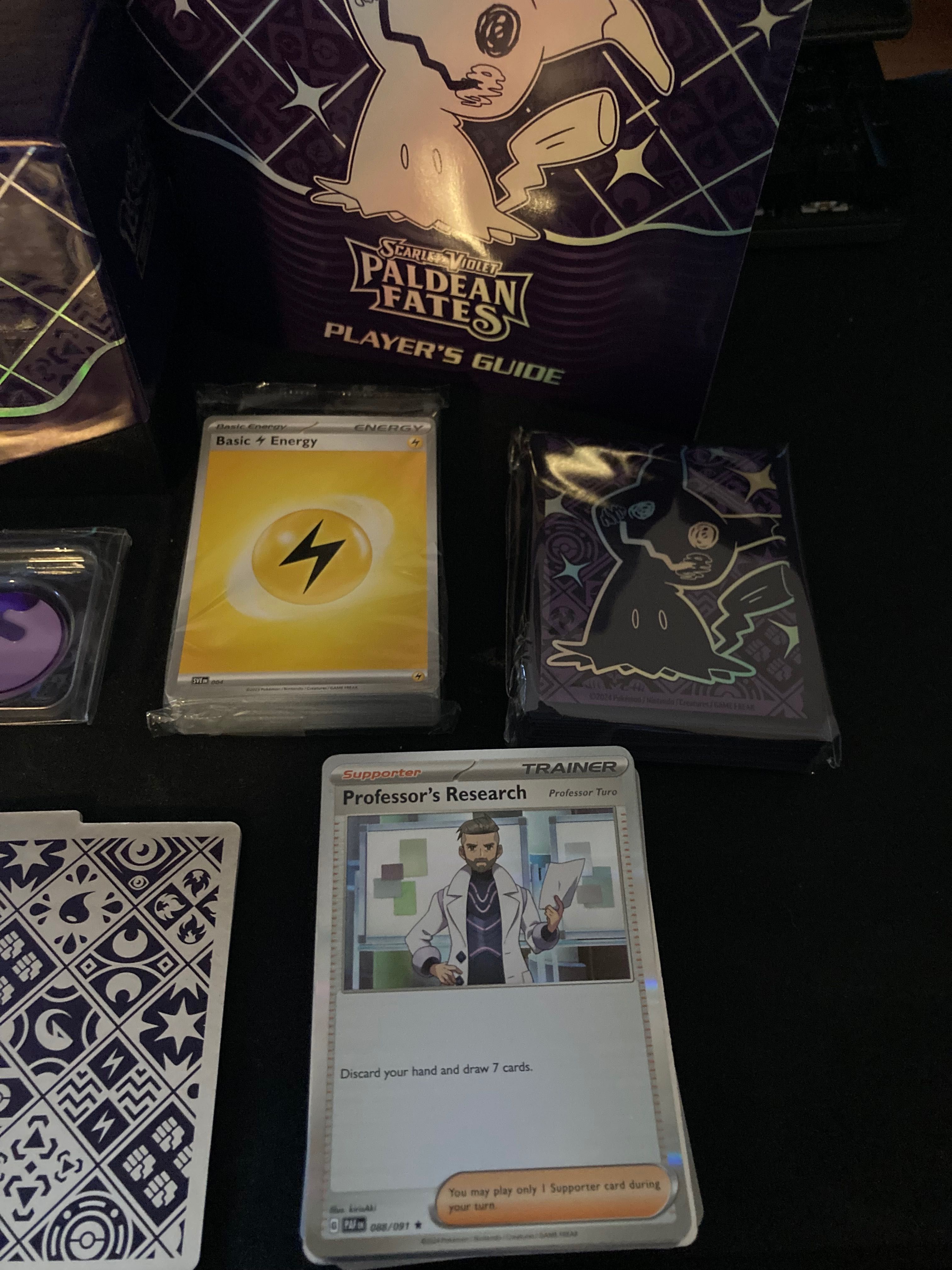 Pokémon Elite Trainer Box ETB Paldean Fates aberta c/ Promo