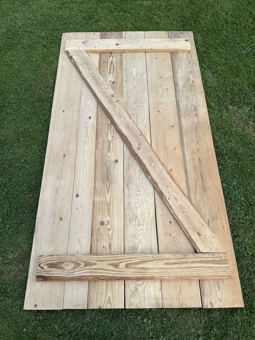 Drzwi przesuwne ze starych desek jodłowych, drewno szczotkowane