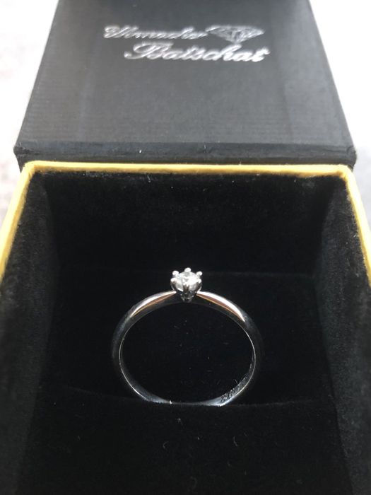 Elegancki pierścionek z brylantem – wyjątkowa oferta!