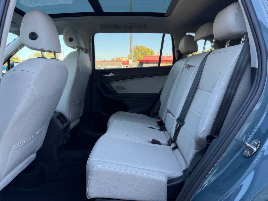 Volkswagen Tiguan      2021