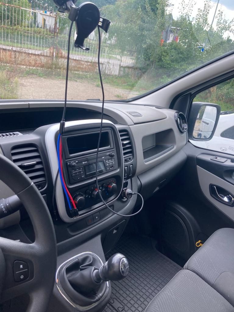 Auto dostawcze /furgon/ bus L2H1 wynajem / wypożyczenie Renault Trafic