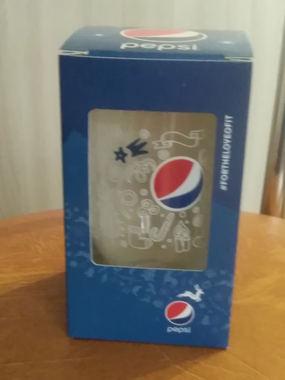 Szklanki pepsi w ładnym opakowaniu