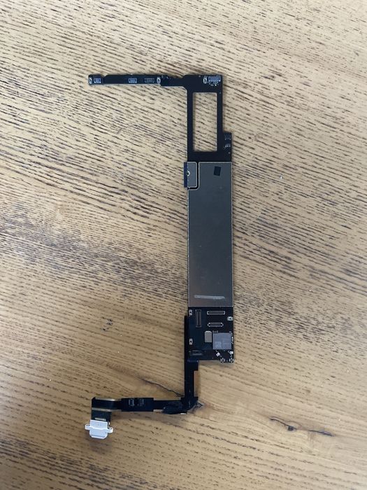 Продам материнскую плату iPad Pro 11 M4 2024 256 gb Space Black Wi Fi