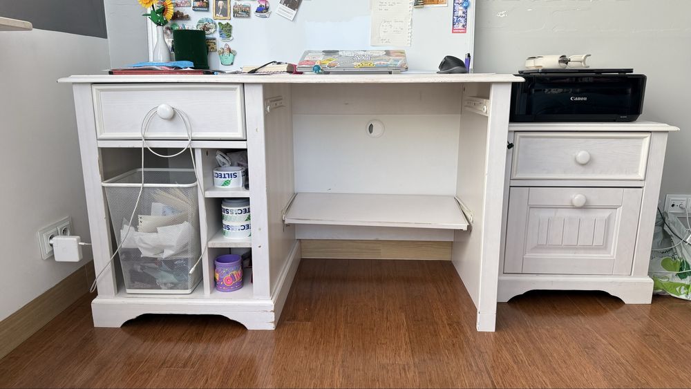 Komplet mebli drewnianych