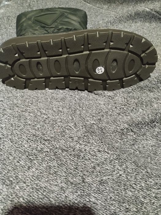 Продам дутіки 37 розміру,колір хакі,дуже теплі та зручні.