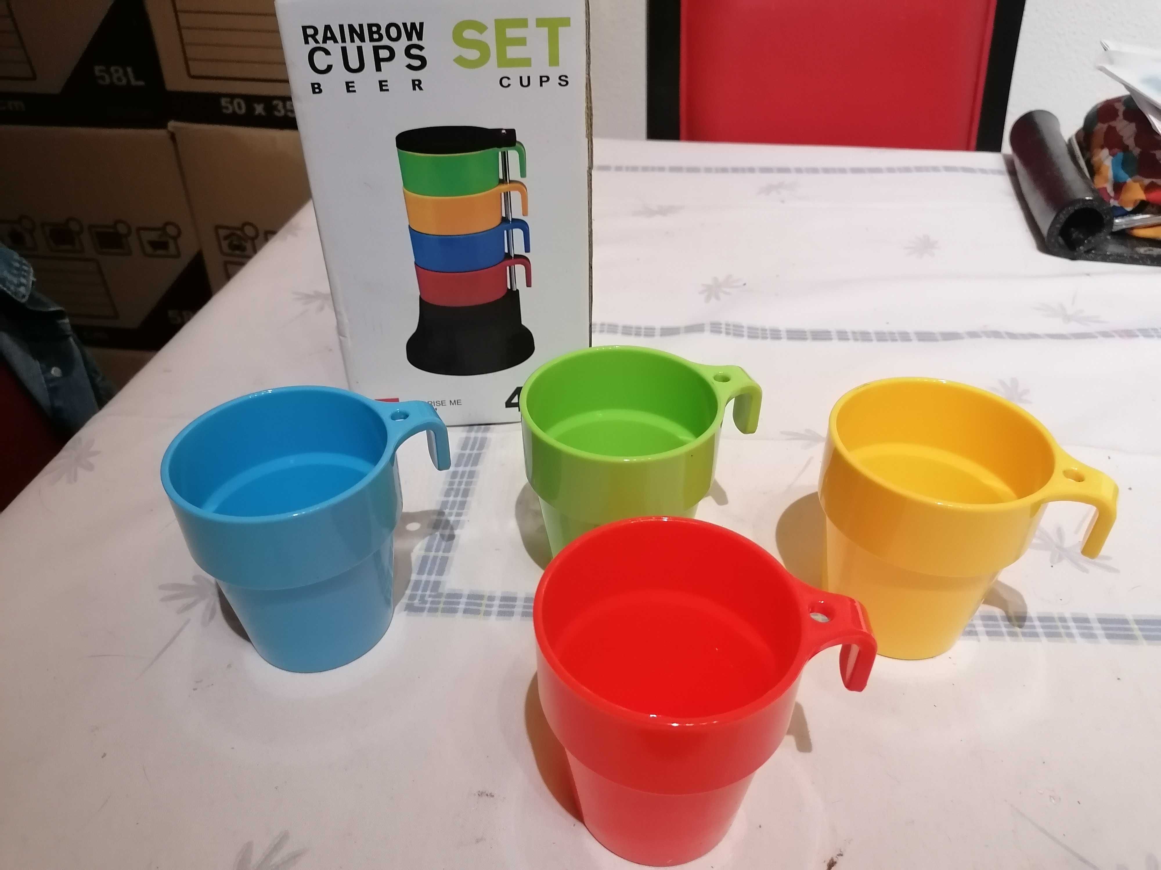 Conjunto de copos coloridos