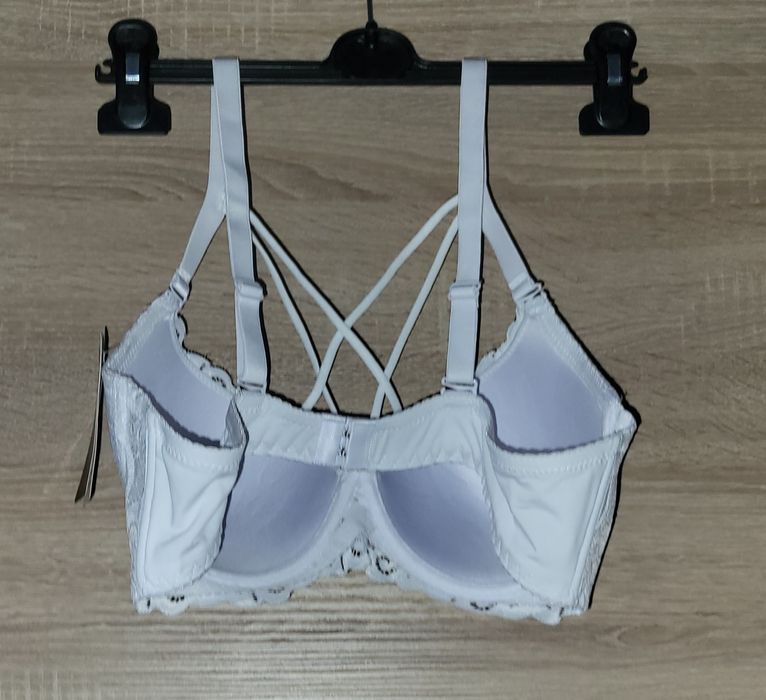 Nowy biustonosz ze strapsami,rozmiar 80D