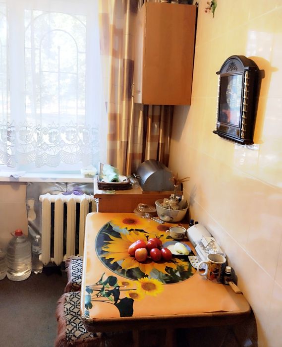 Сдам 1 комнату с хозяйкой.Таирова 1 эт.