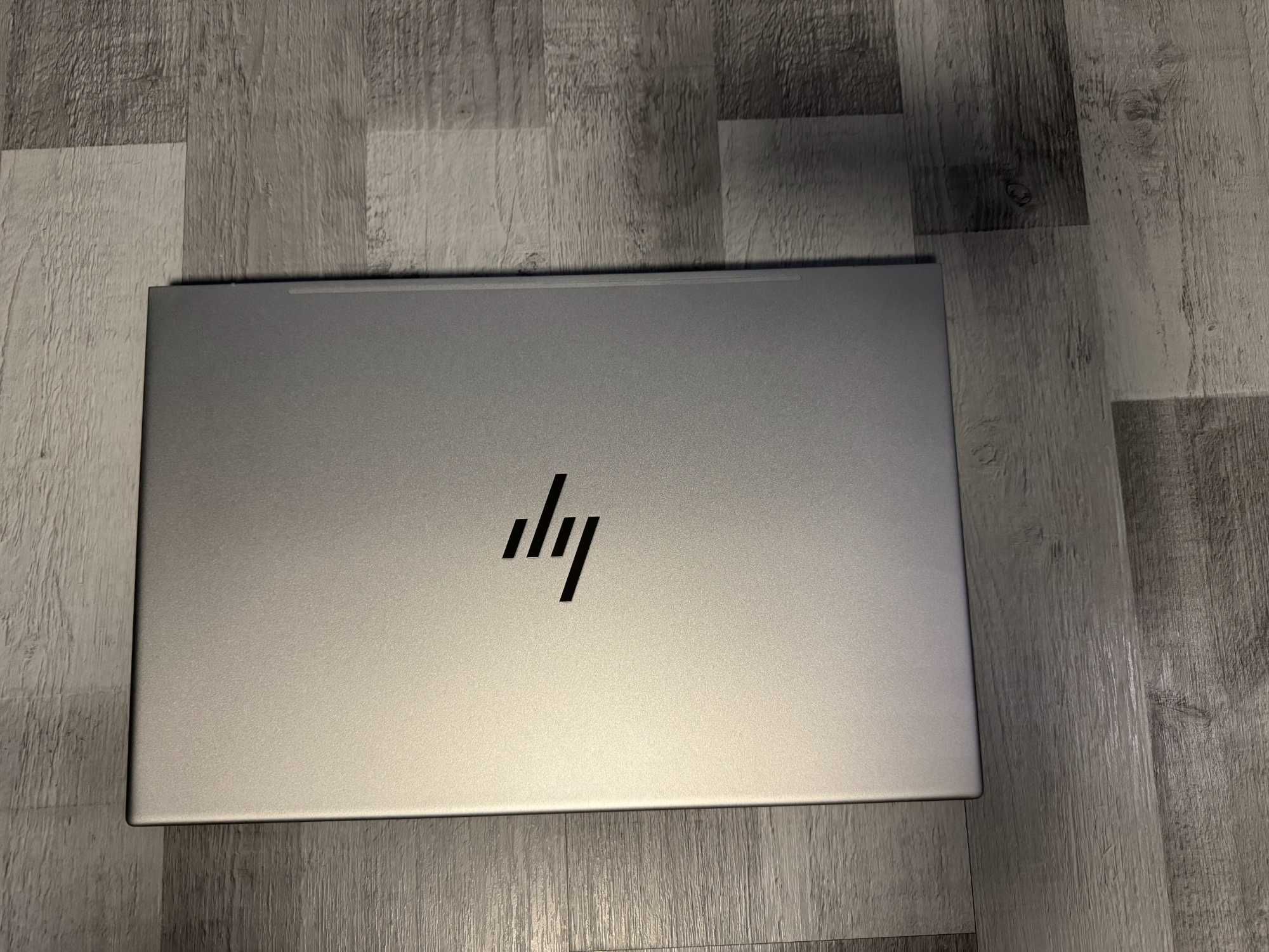HP Envy 17 i5-1235U/32GBRAM/512SSD/Win11 RTX2050/Intel Iris XeGraphics